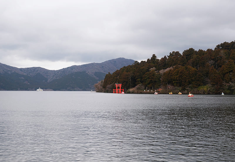 箱根火山のカルデラ湖である芦ノ湖