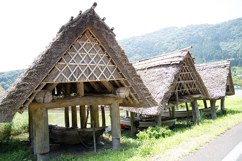 茅葺きの舟小屋